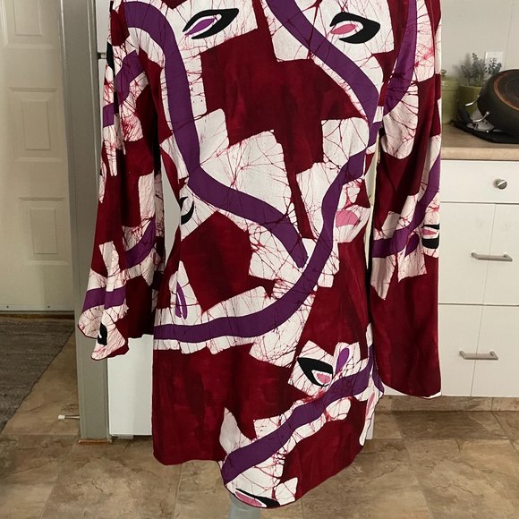 Stylish Women's Red and Purple Button-Up Top - Picture 10 of 13